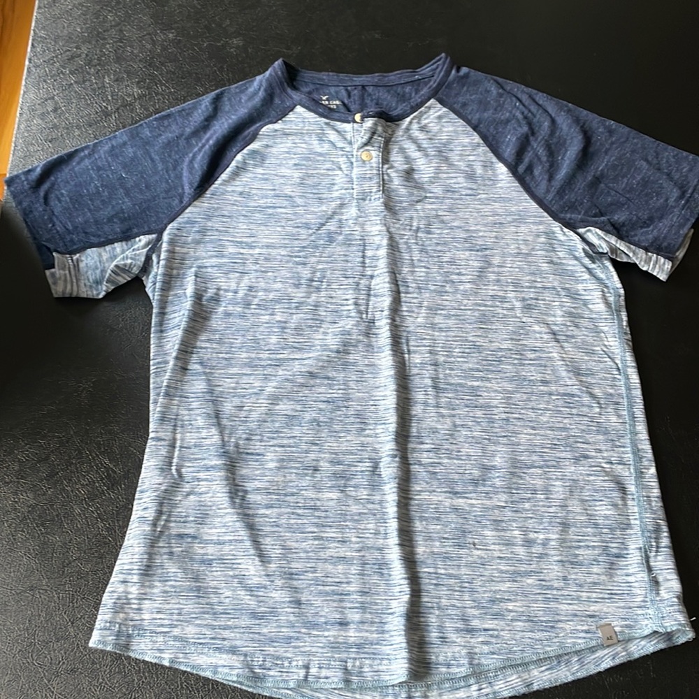 American Eagle Henley Tshirt